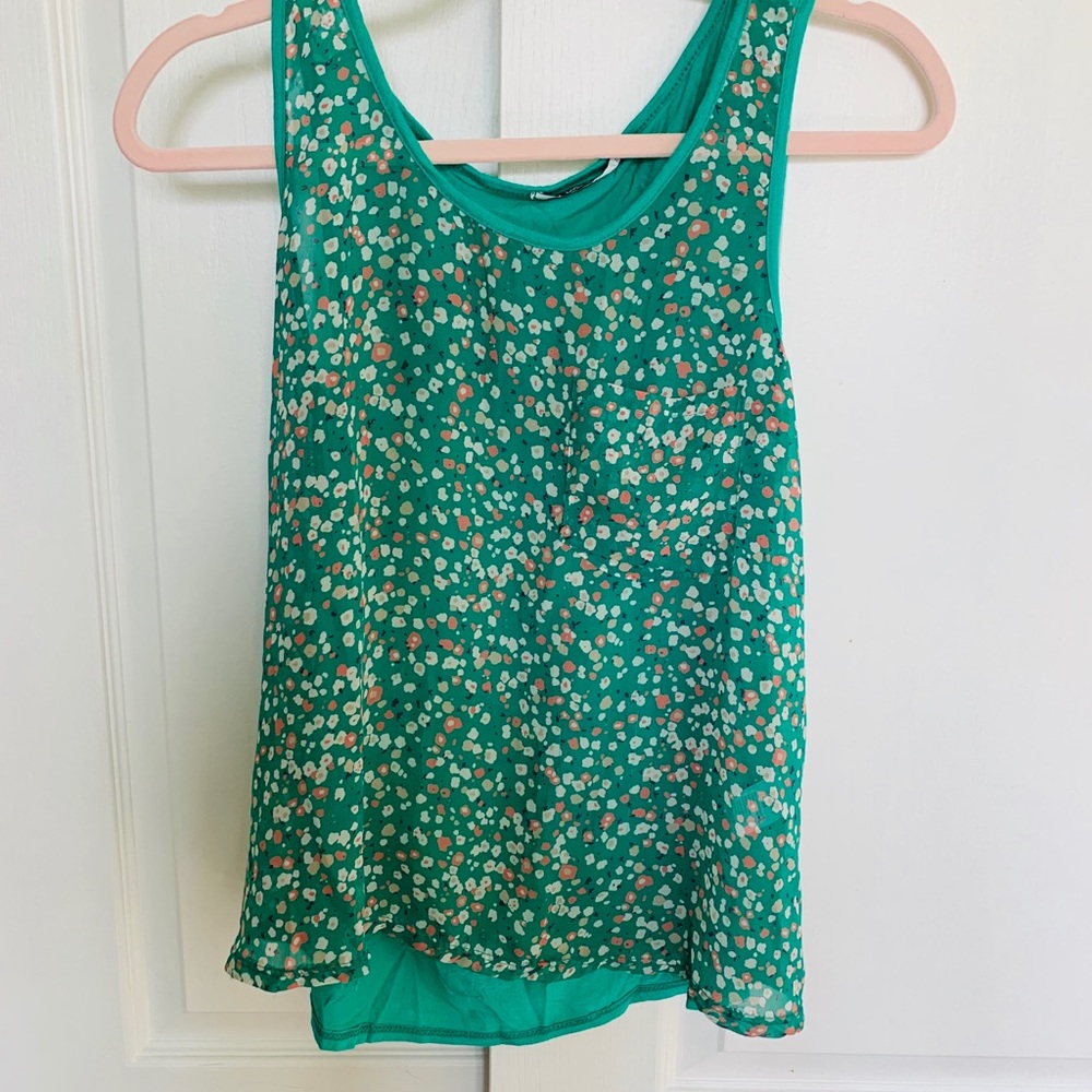 SOLD 🧤Front Pocket Sleeveless Blouse Floral Top
